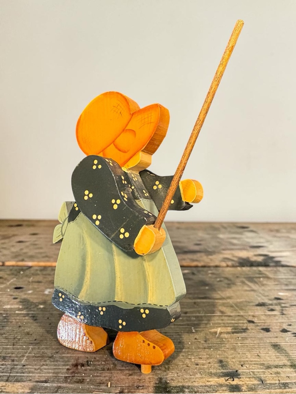 RARE Vintage Wood Folk Art Amish Girl & Goose On Heart Shelf W/ Pegs 8” Wide Key - Picture 11 of 16